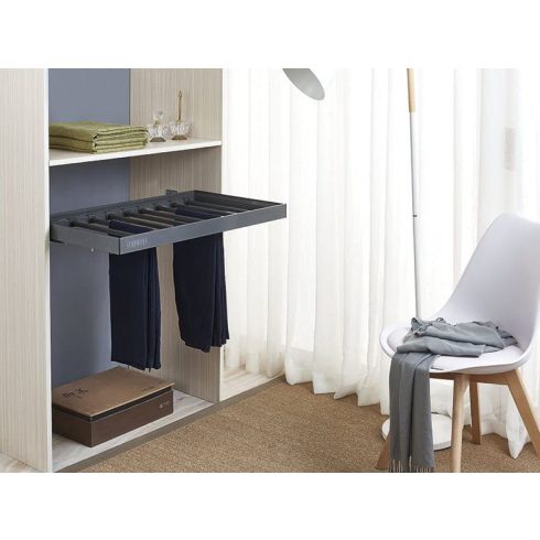 WB-662 Gardrób Nadrágtartó